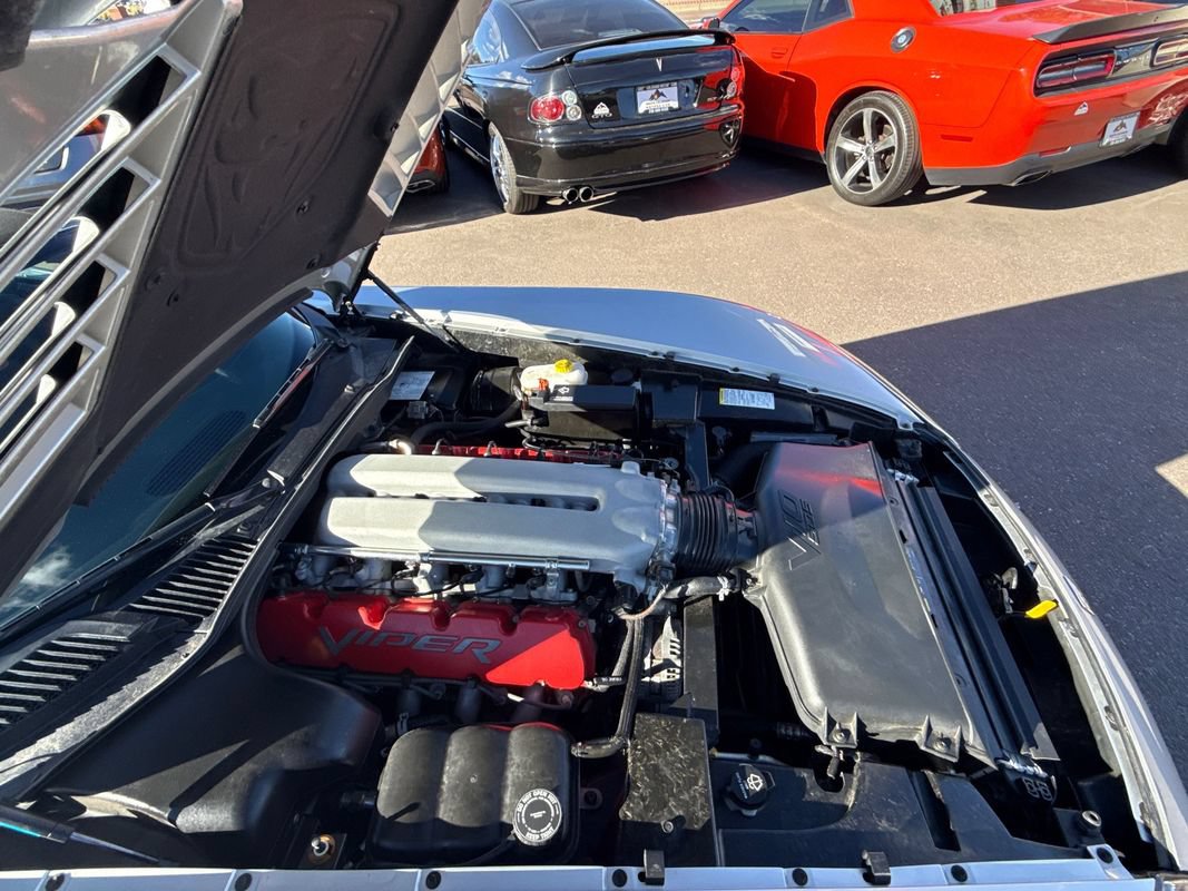 Used 2004 Dodge Viper SRT-10 RWD image 18