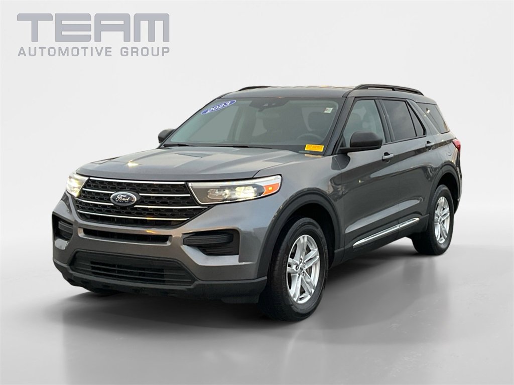 Used 2023 Ford Explorer XLT image 3
