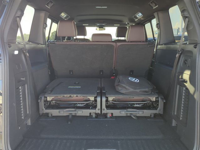 Used 2025 Volkswagen ID. Buzz Pro S RWD image 6