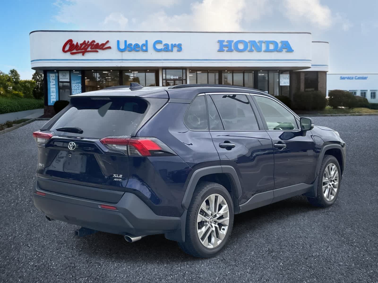 Used 2020 Toyota RAV4 XLE Premium AWD/4WD image 5