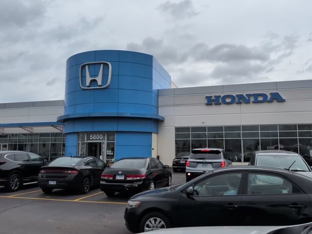 Used 2024 Chevrolet Equinox EV RS FWD image 32