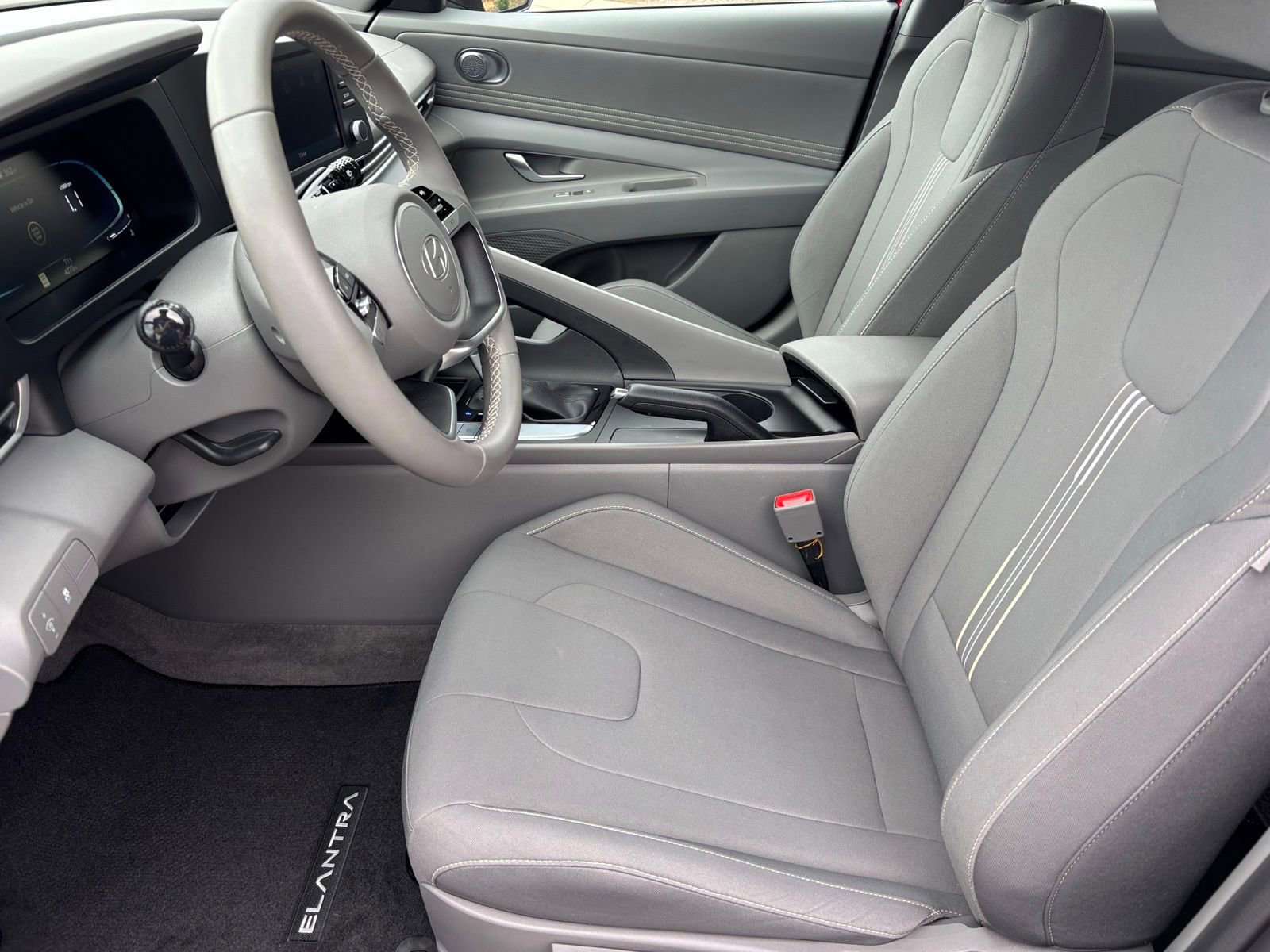 Certified 2025 Hyundai Elantra Sport FWD image 13