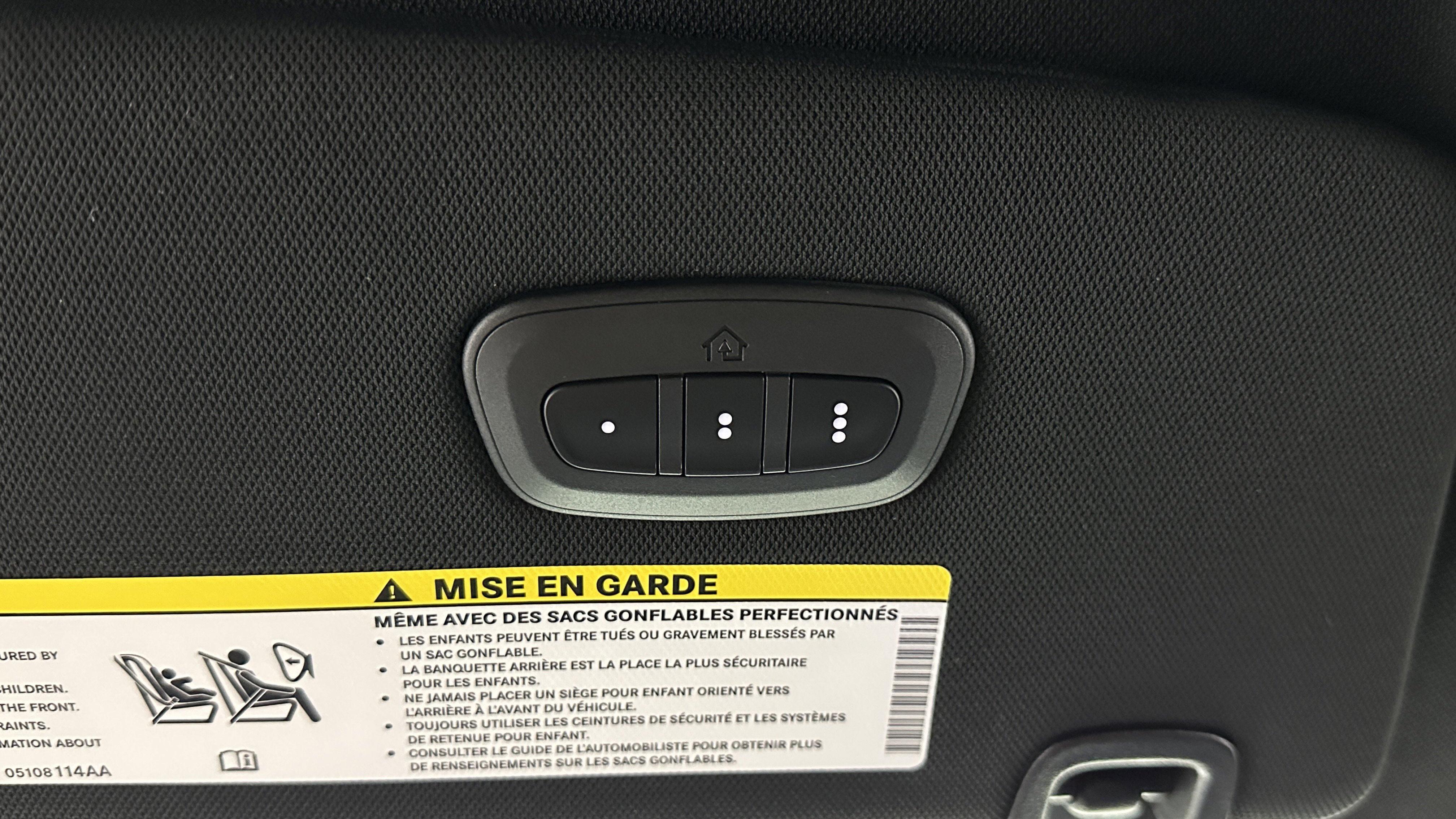 Used 2025 Chrysler Pacifica Select image 23