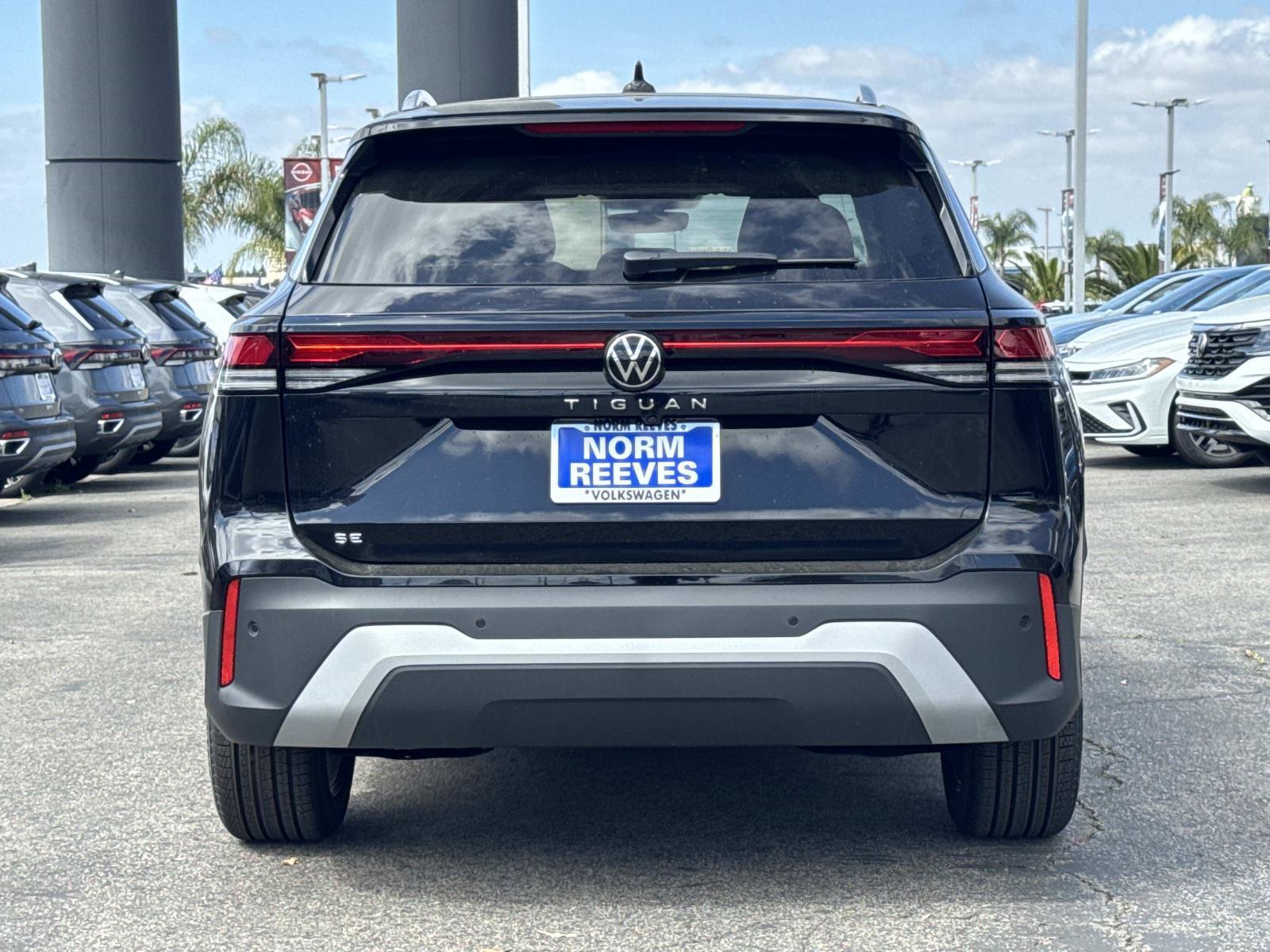 New 2026 Volkswagen Tiguan SE FWD image 4