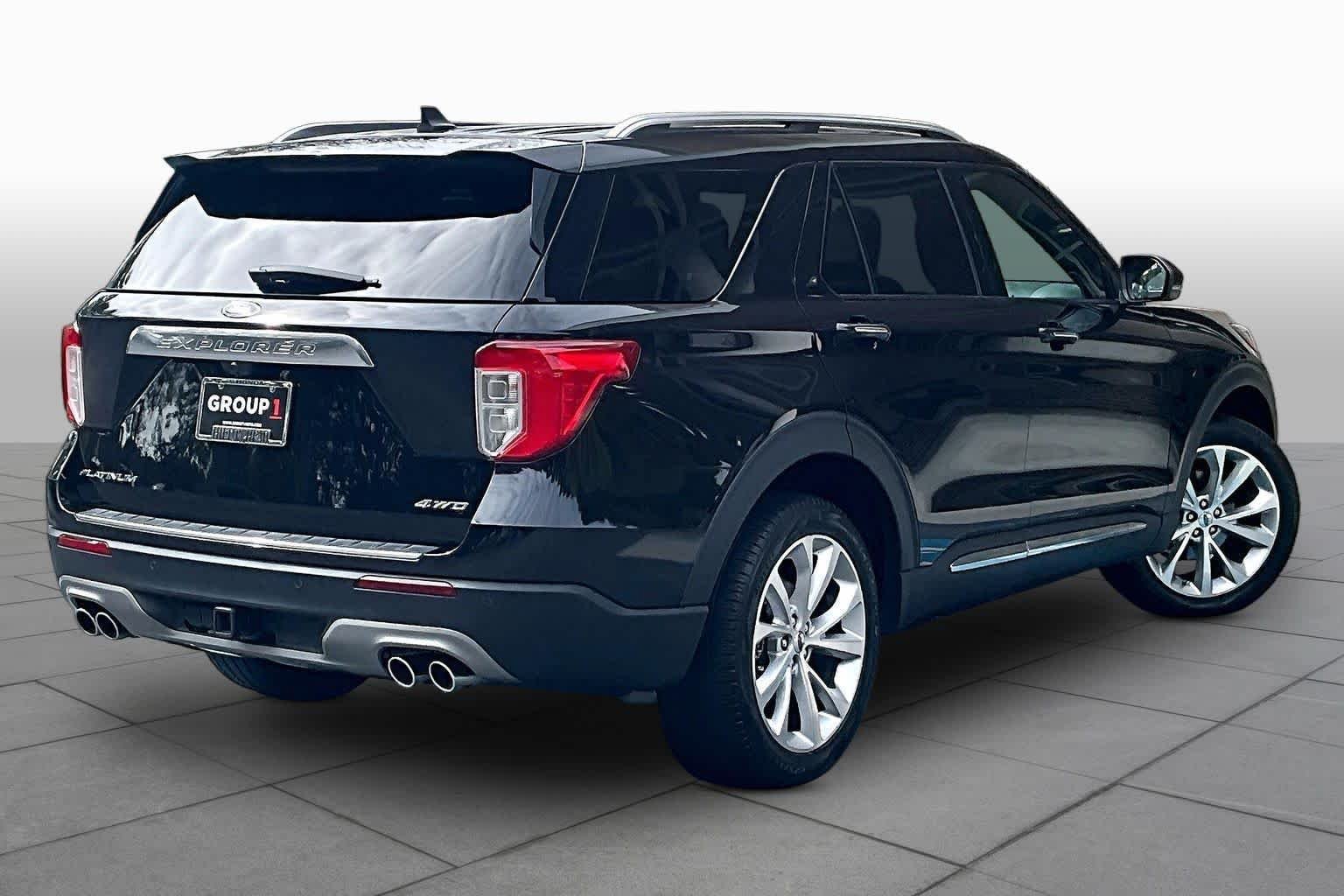 Used 2023 Ford Explorer Platinum w/ Technology Package AWD/4WD image 12