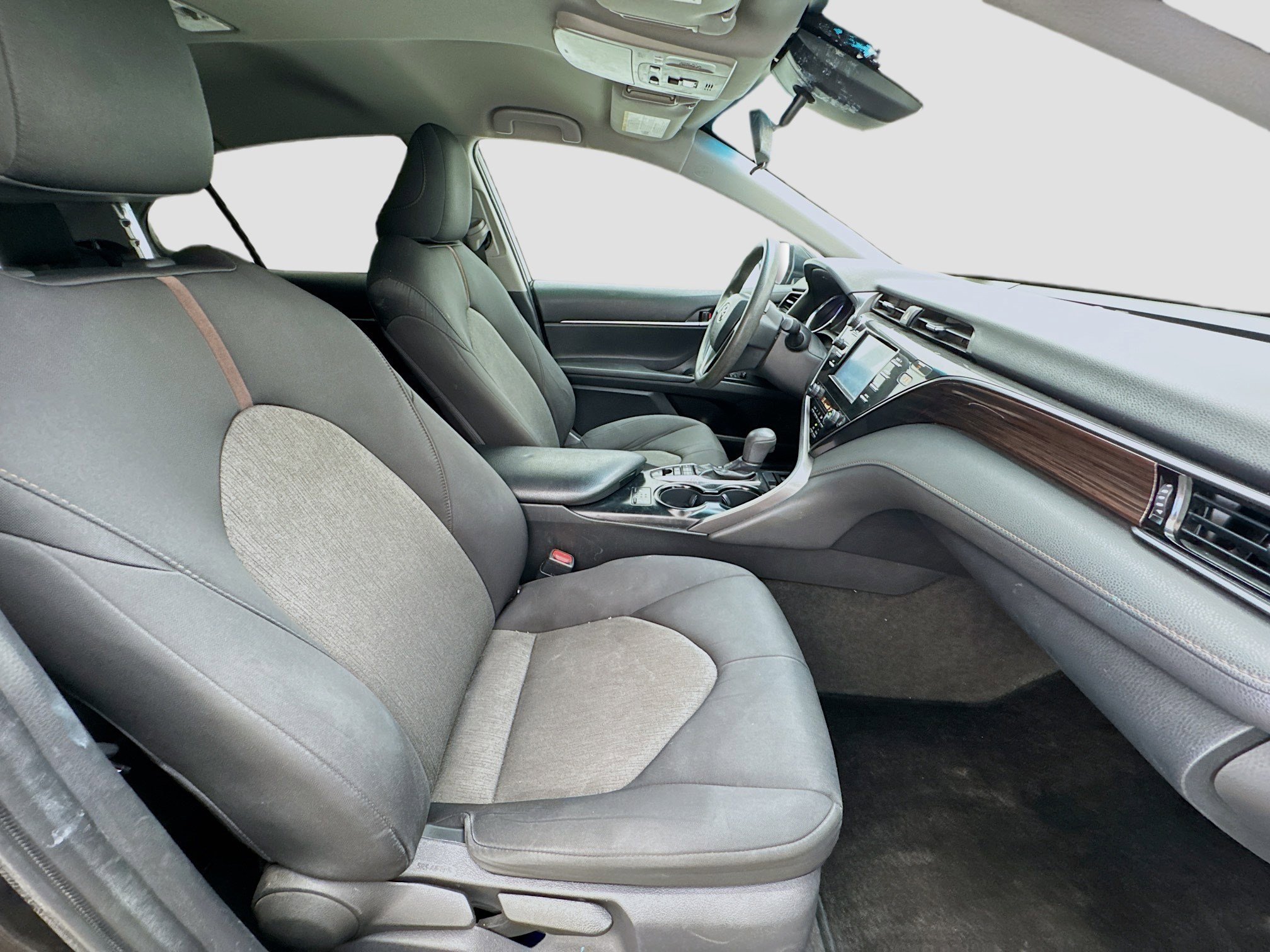 Used 2019 Toyota Camry LE FWD image 18