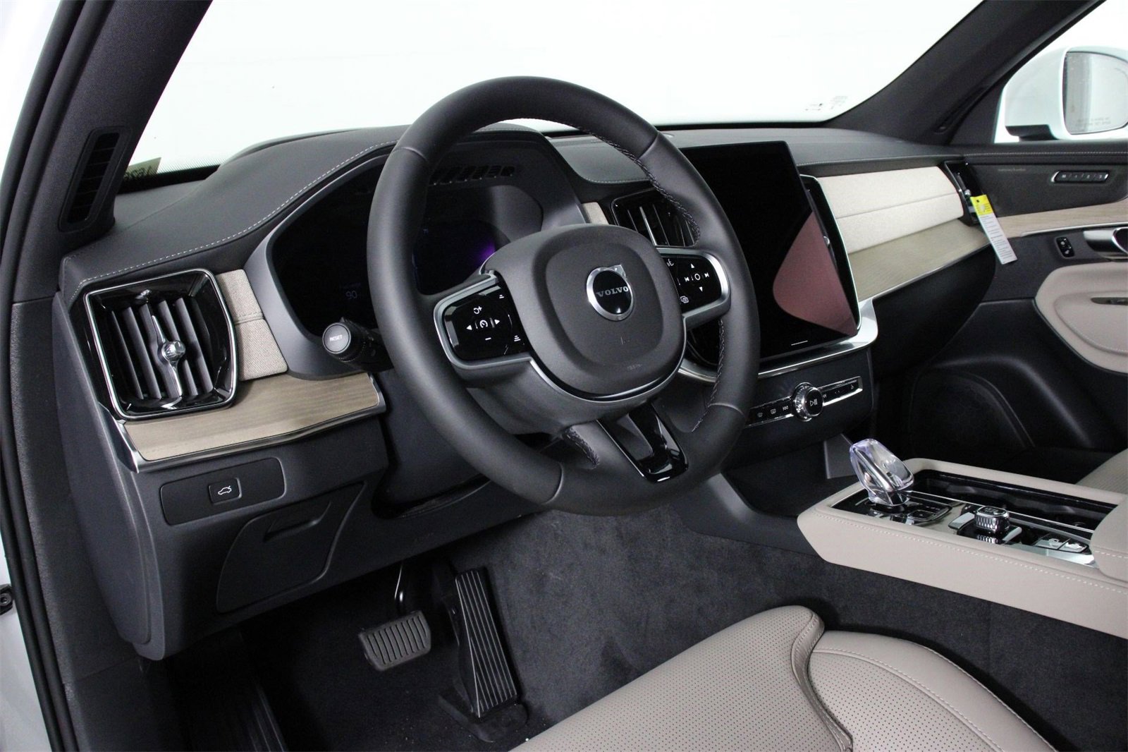 New 2026 Volvo XC90 B6 Ultra image 8