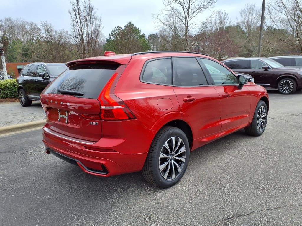 New 2025 Volvo XC60 B5 Core w/ Climate Package image 3