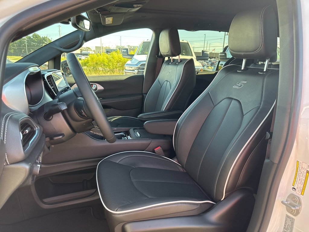 New 2026 Chrysler Pacifica Limited w/ S Appearance Package image 35