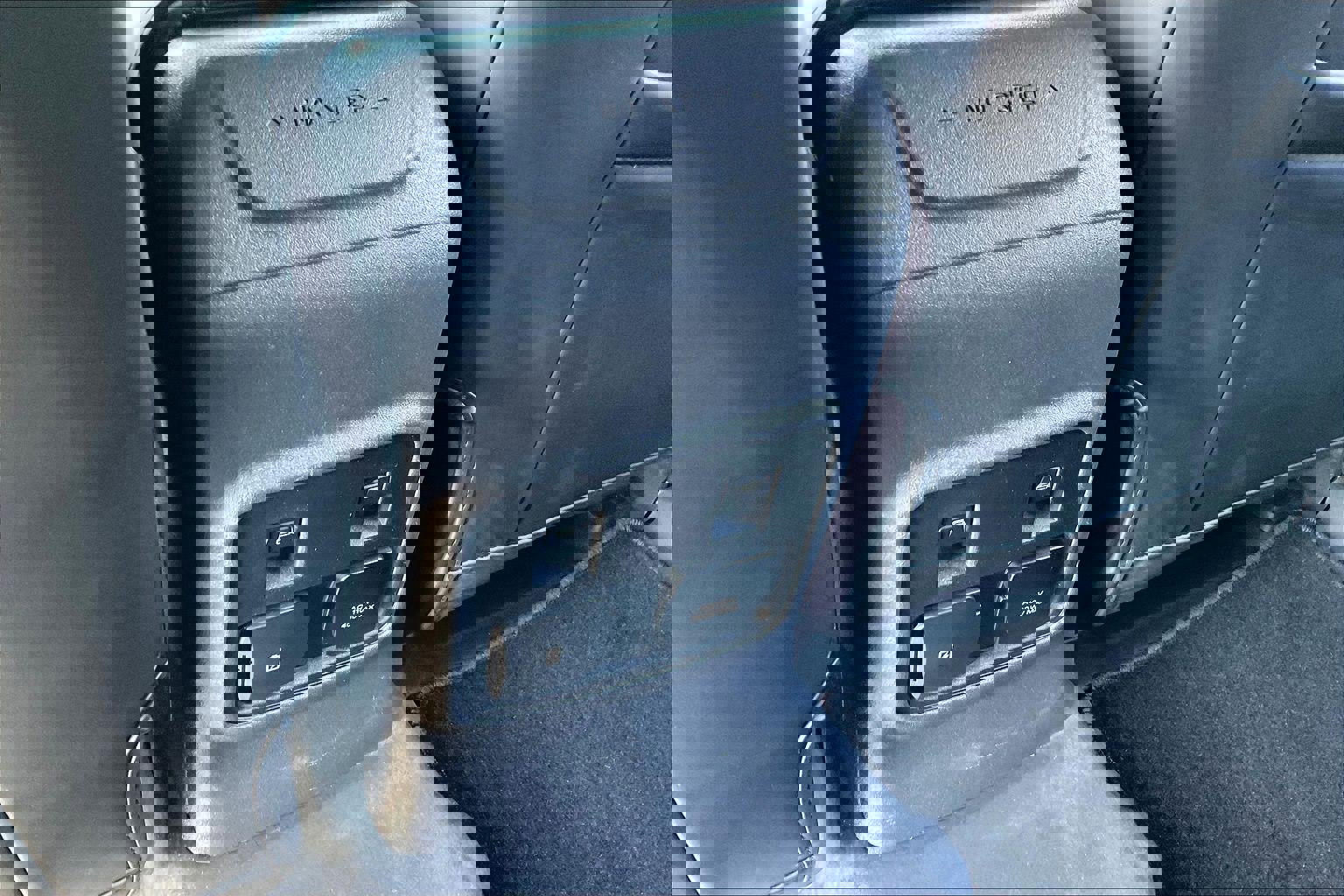 Used 2024 Ford Bronco Badlands image 12