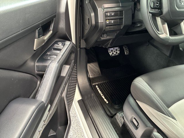 Used 2025 Toyota Tacoma TRD Sport image 7