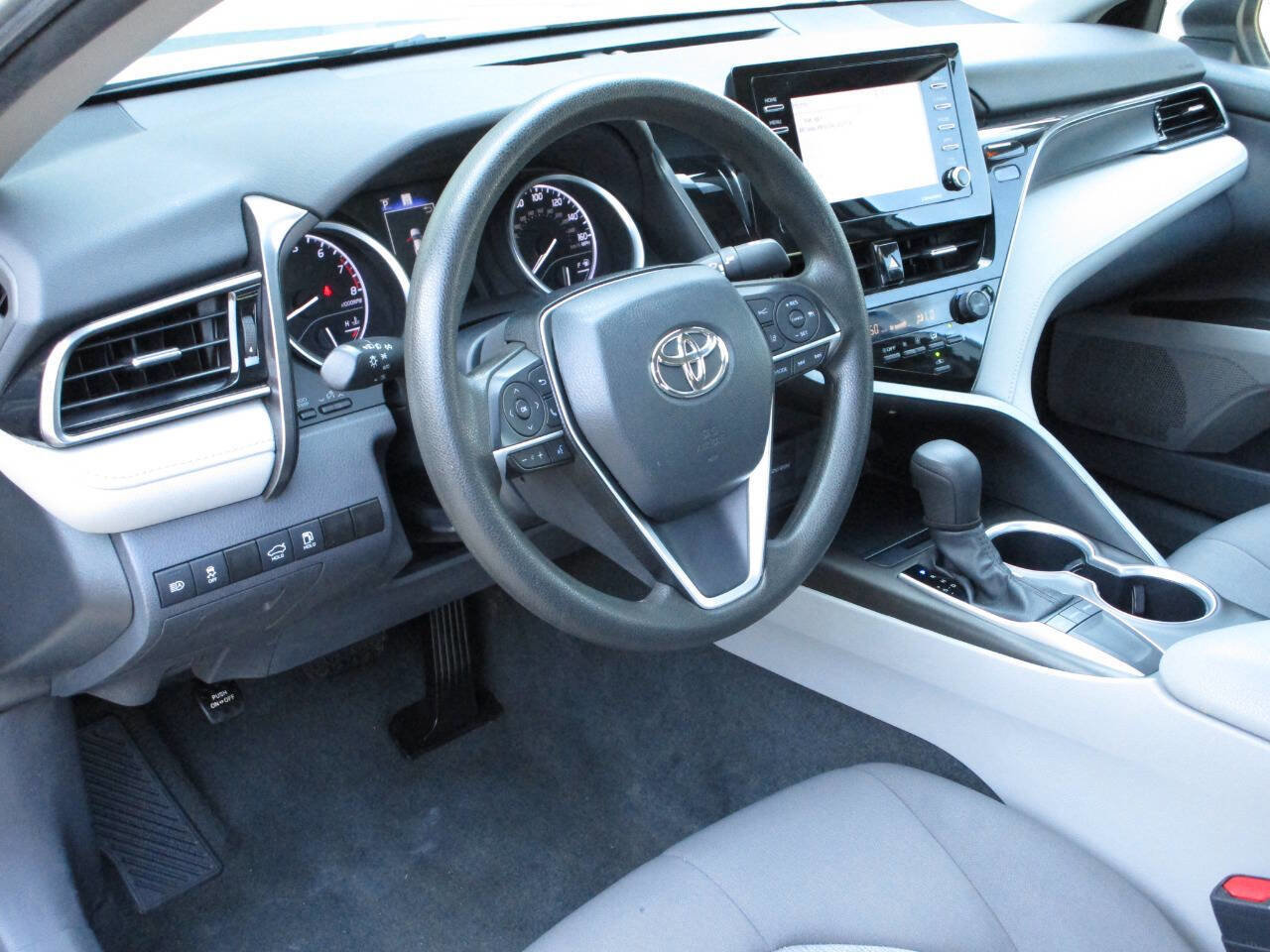 Used 2023 Toyota Camry LE FWD image 6