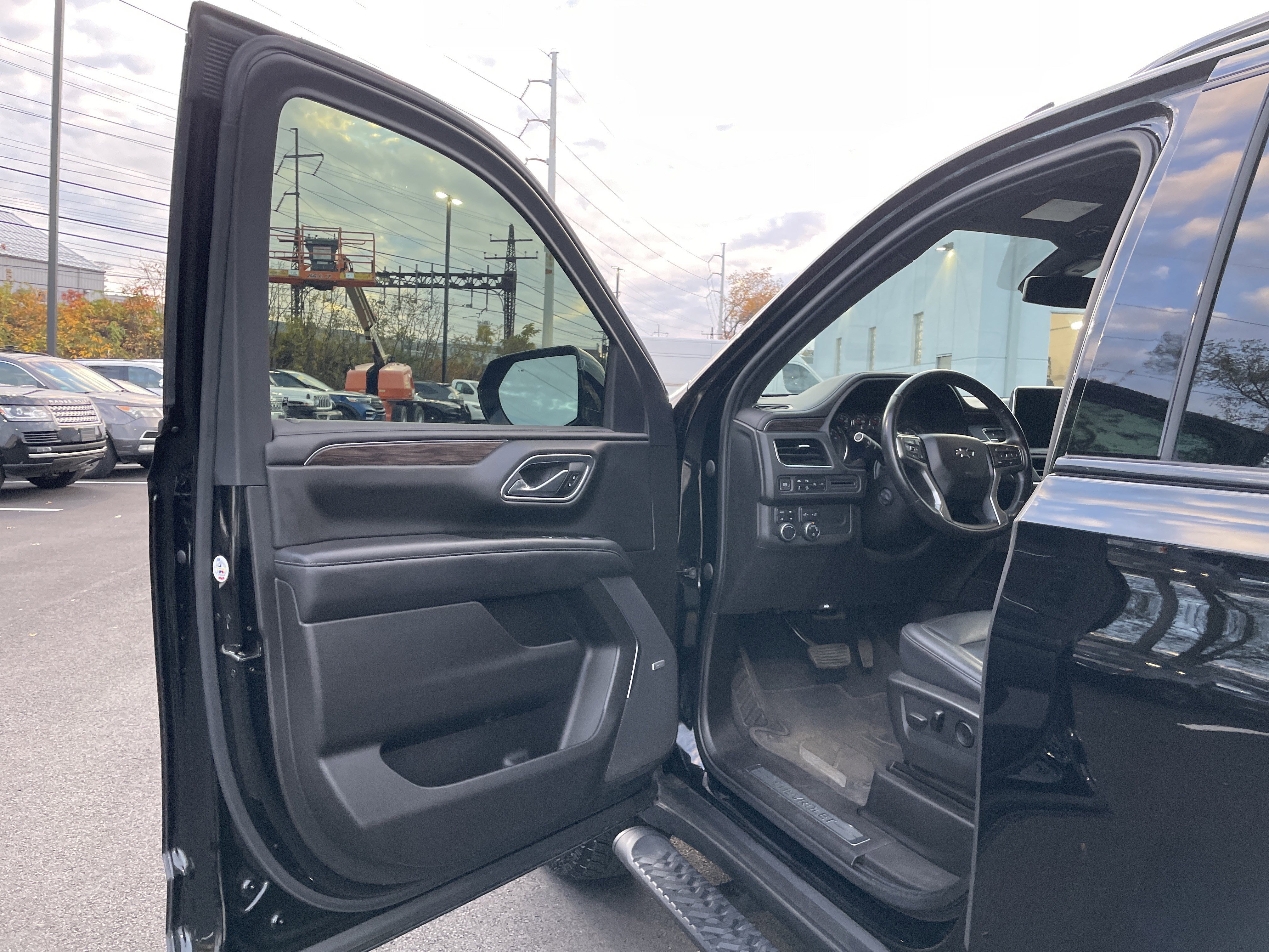 Used 2021 Chevrolet Tahoe Z71 w/ Luxury Package image 35