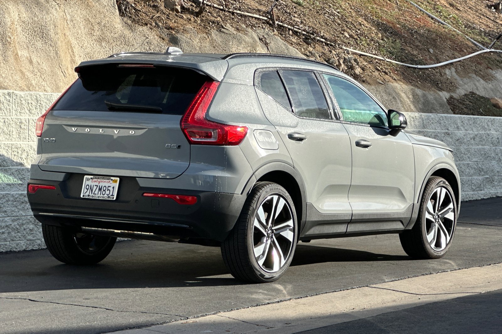 New 2025 Volvo XC40 B5 Plus w/ Climate Package image 4