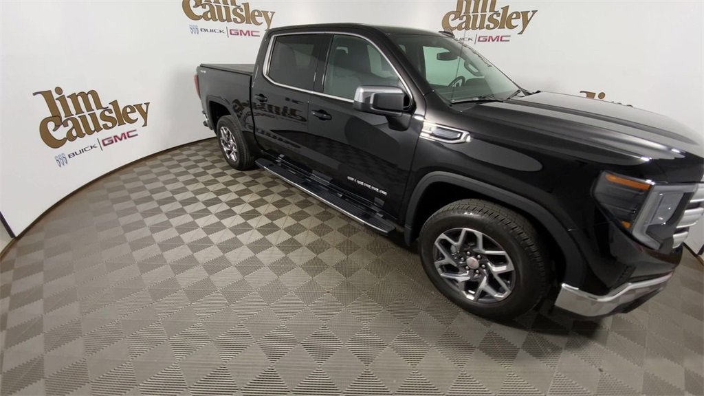 Used 2023 GMC Sierra 1500 SLE image 2