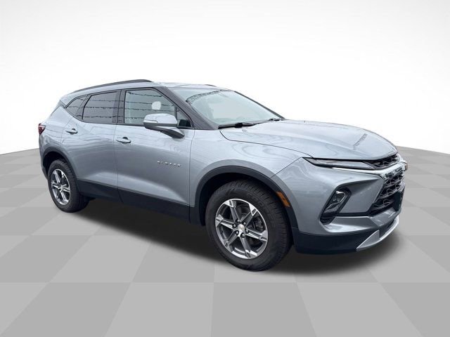 Used 2024 Chevrolet Blazer LT image 3
