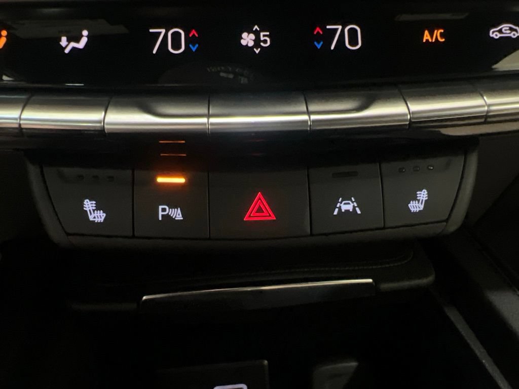 Used 2024 Cadillac XT4 Luxury w/ Cold Weather Package AWD/4WD image 29