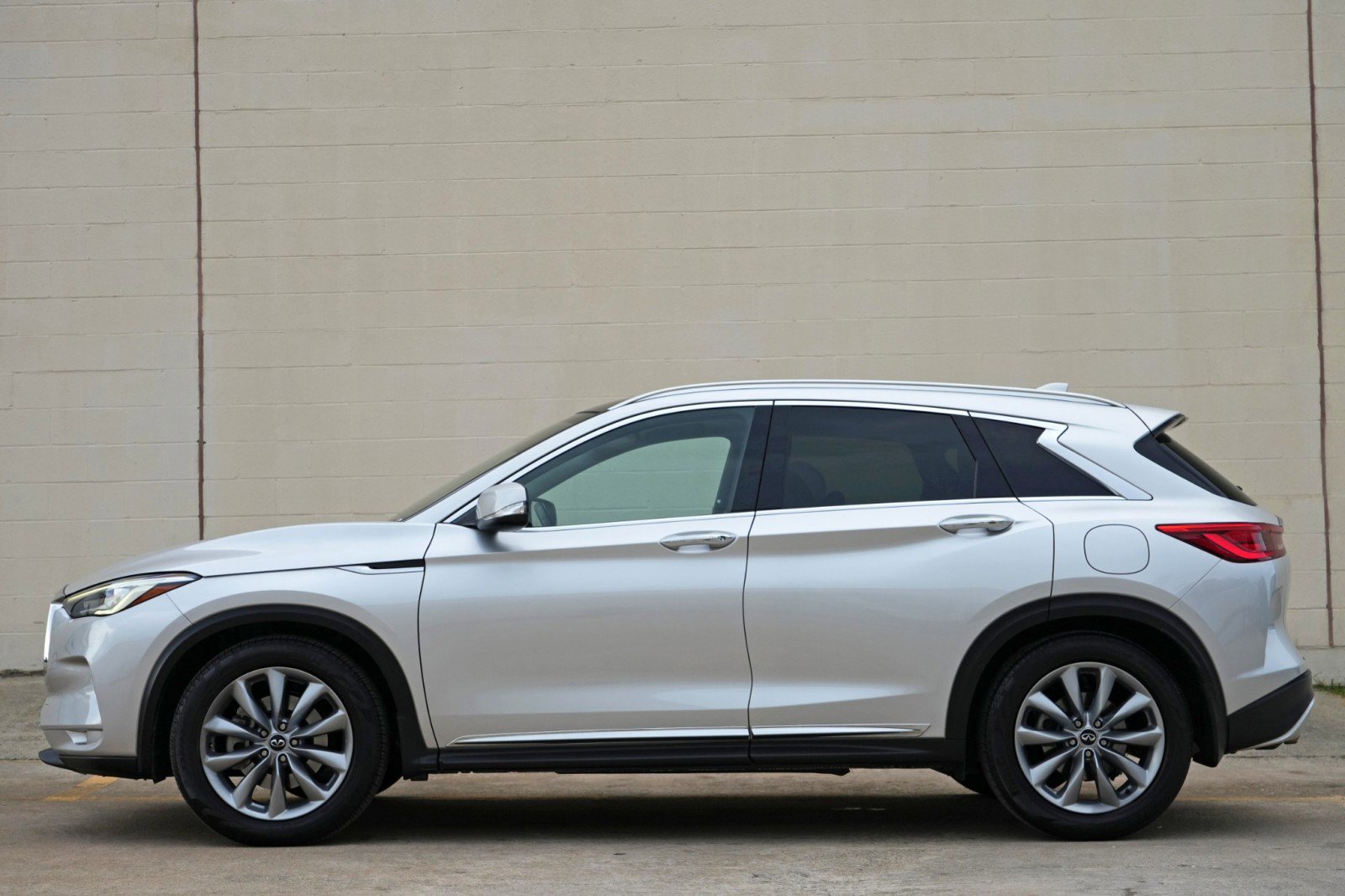 Used 2019 INFINITI QX50 Luxe w/ Navigation Package FWD image 8