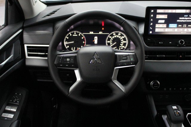 New 2026 Mitsubishi Outlander SE image 21