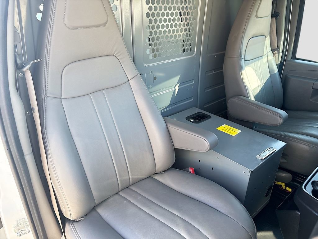 Used 2024 Chevrolet Express 3500 w/ Driver Convenience Package image 25