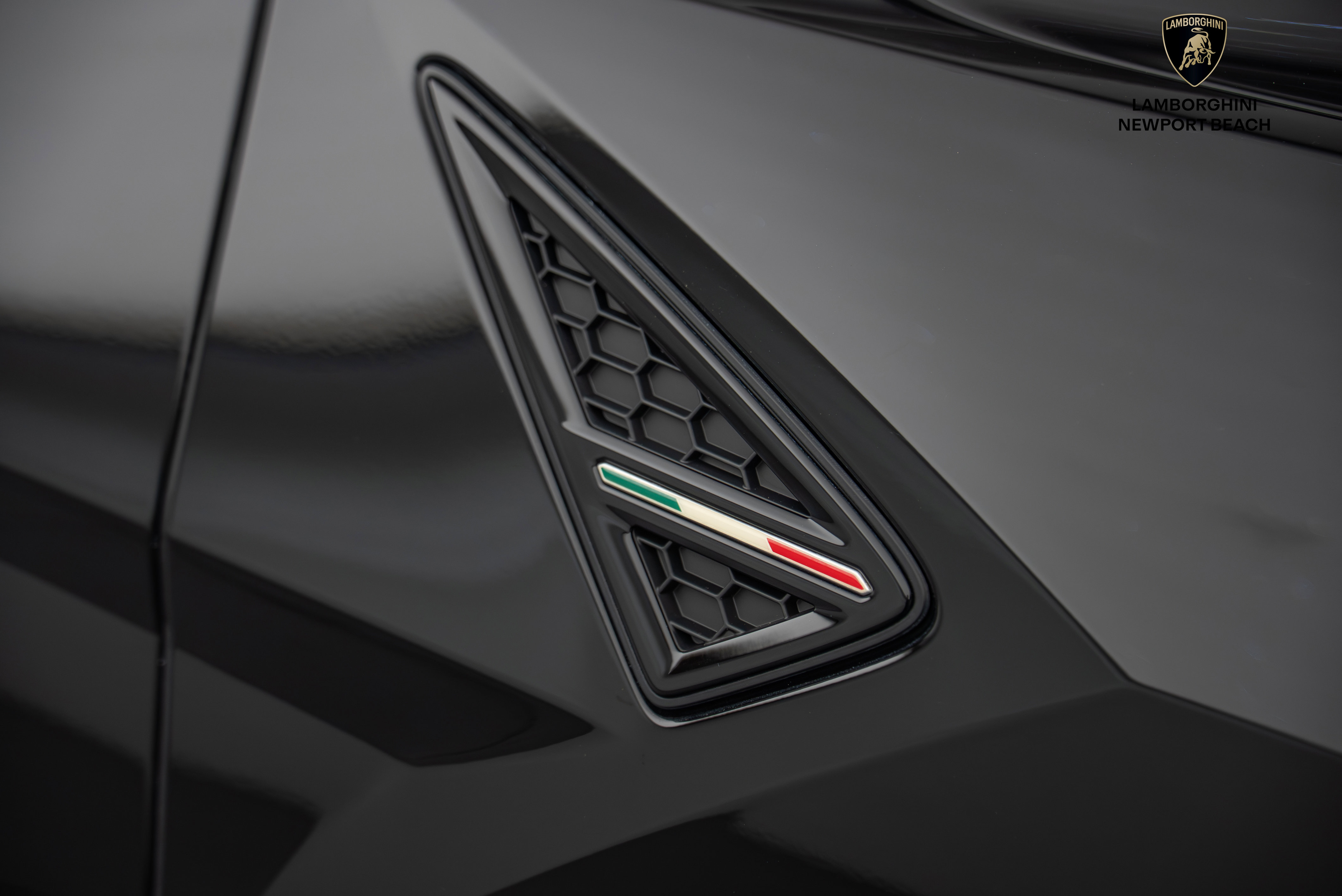 Used 2024 Lamborghini Urus S image 4