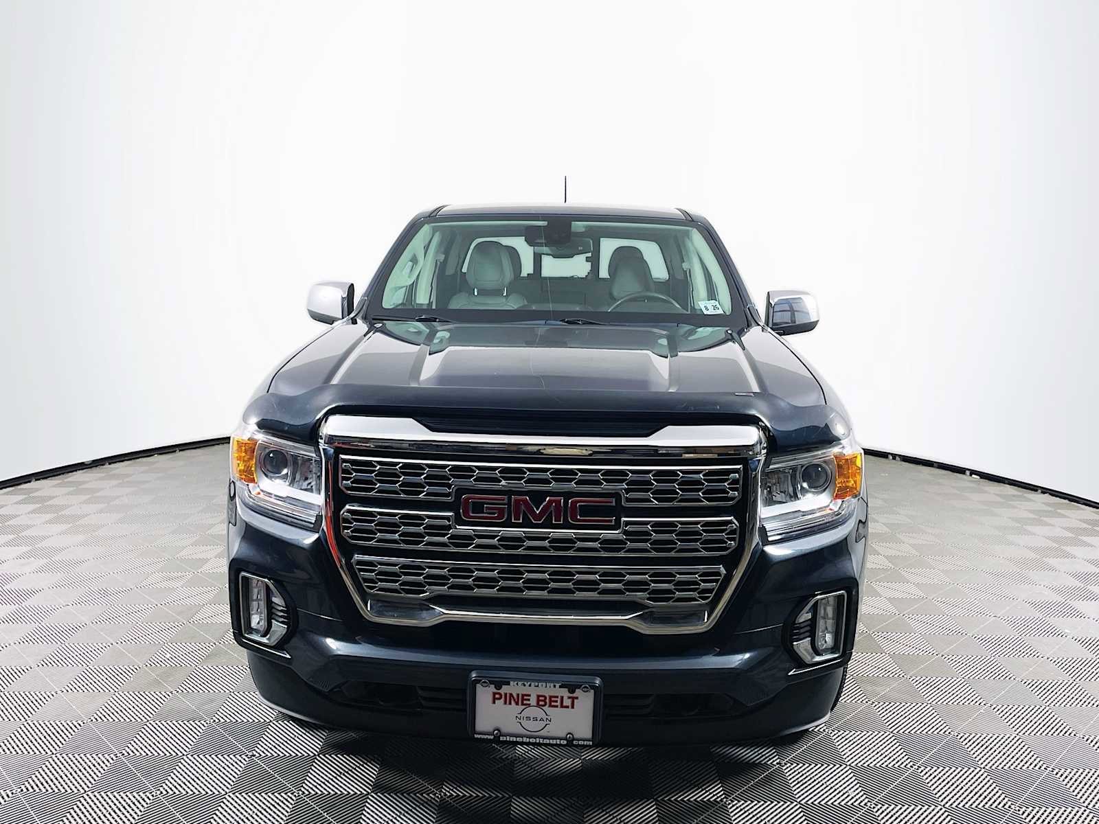 Used 2021 GMC Canyon Denali image 2