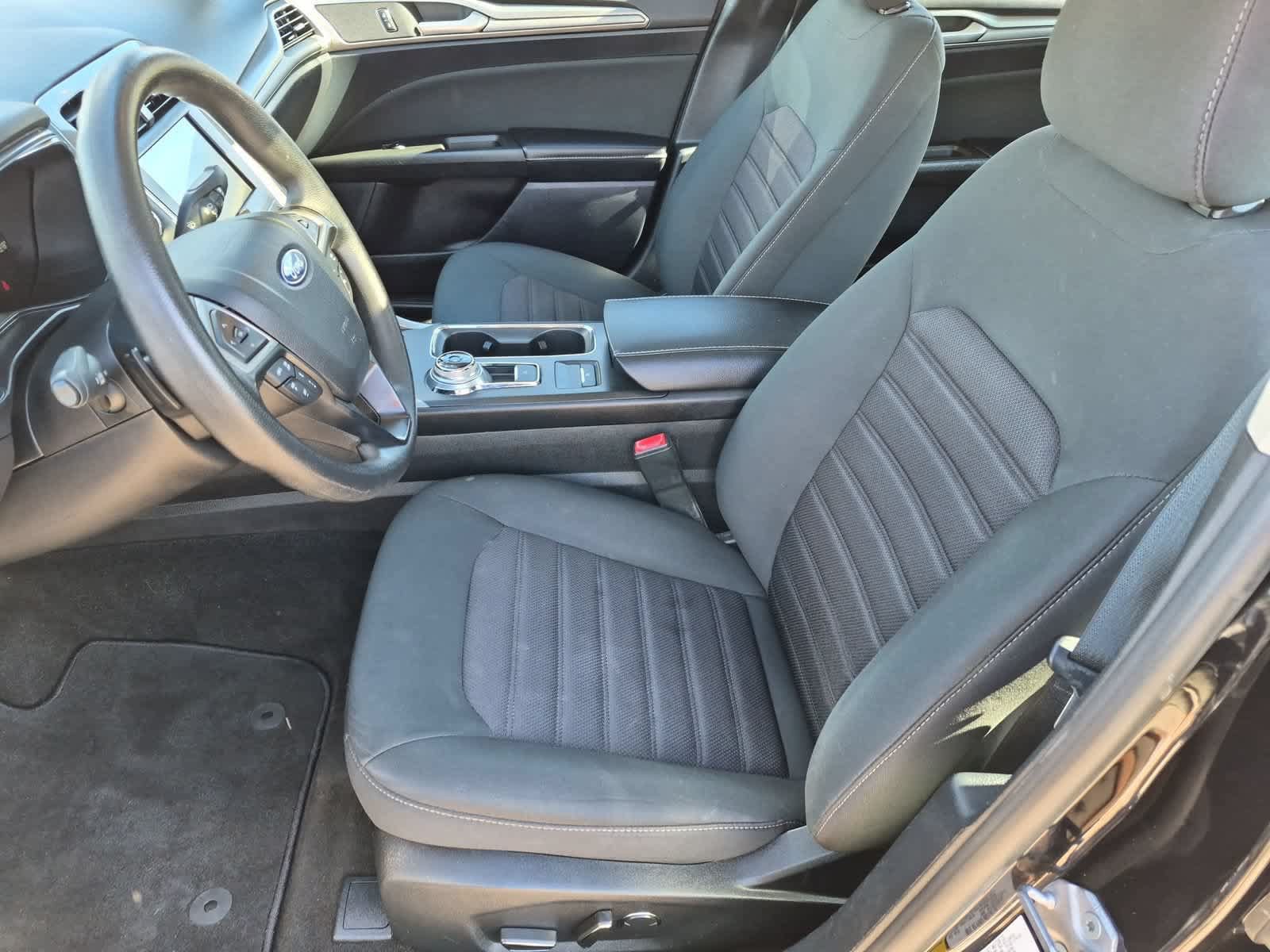 Used 2019 Ford Fusion SE FWD image 16