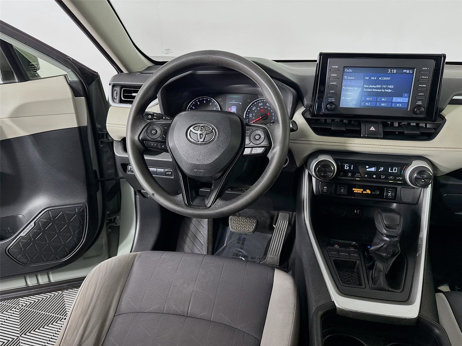 Used 2019 Toyota RAV4 XLE w/ Convenience Package FWD image 24