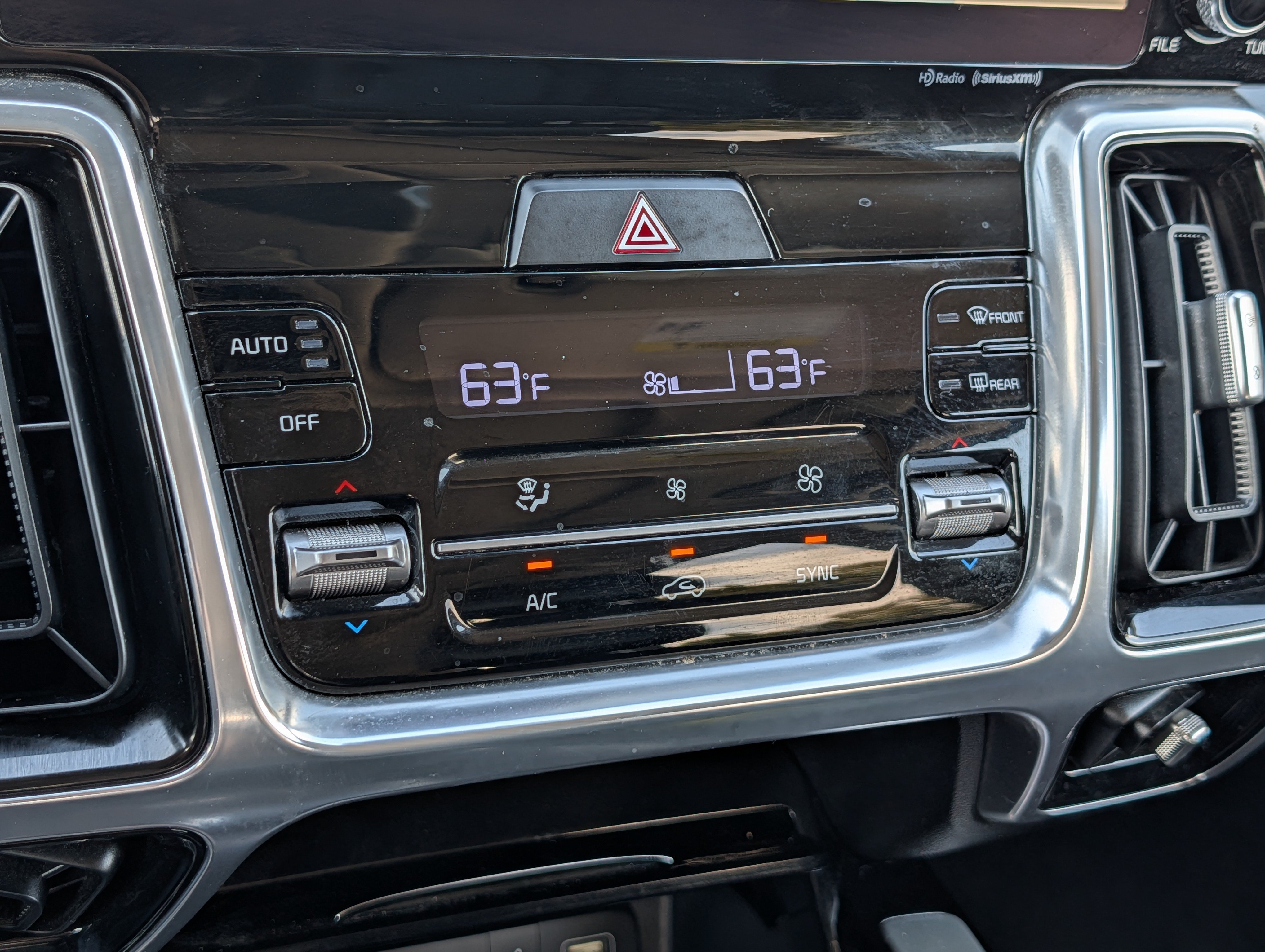 Used 2023 Kia Sorento SX AWD/4WD image 23