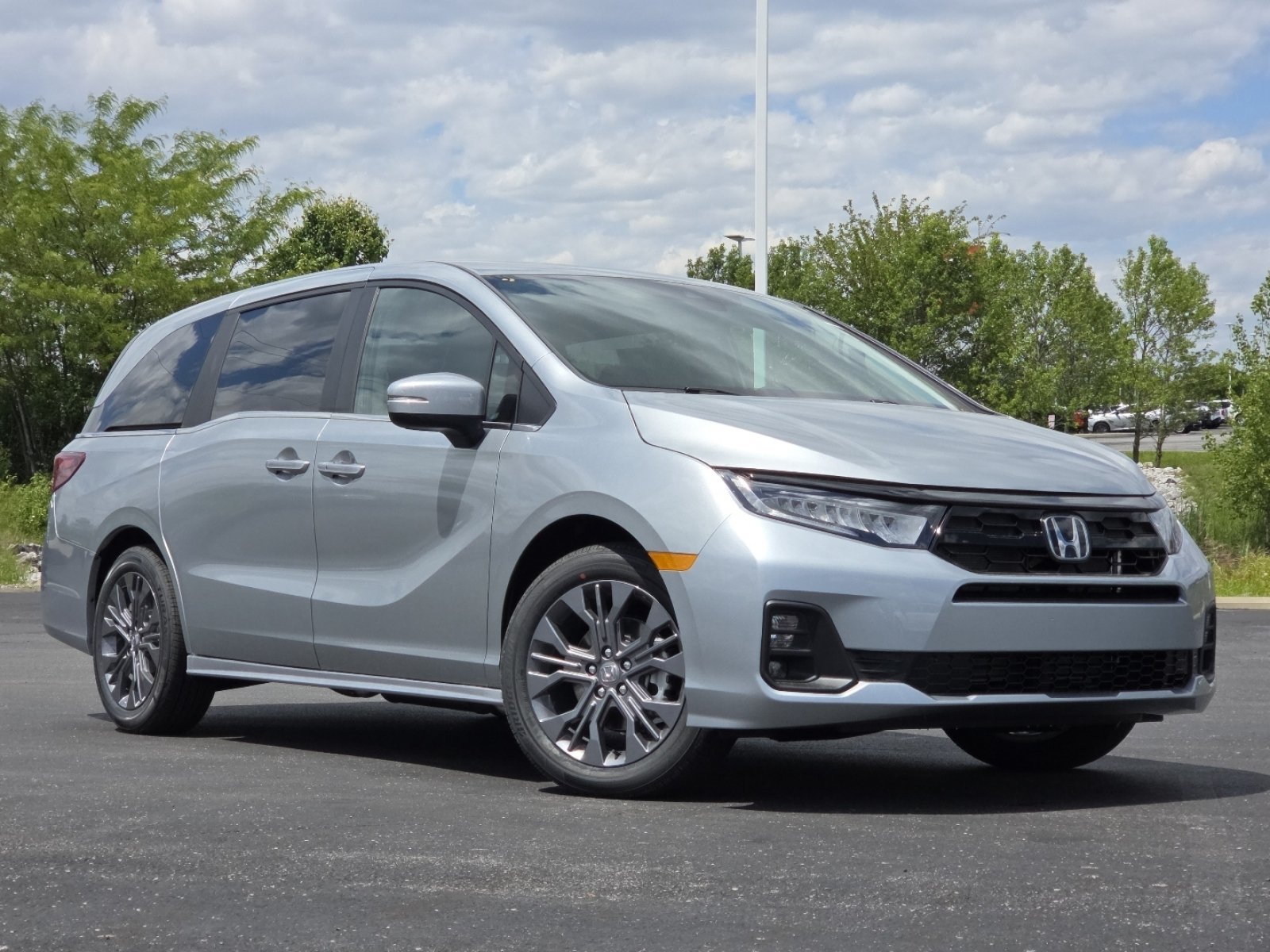 New 2026 Honda Odyssey Touring image 2