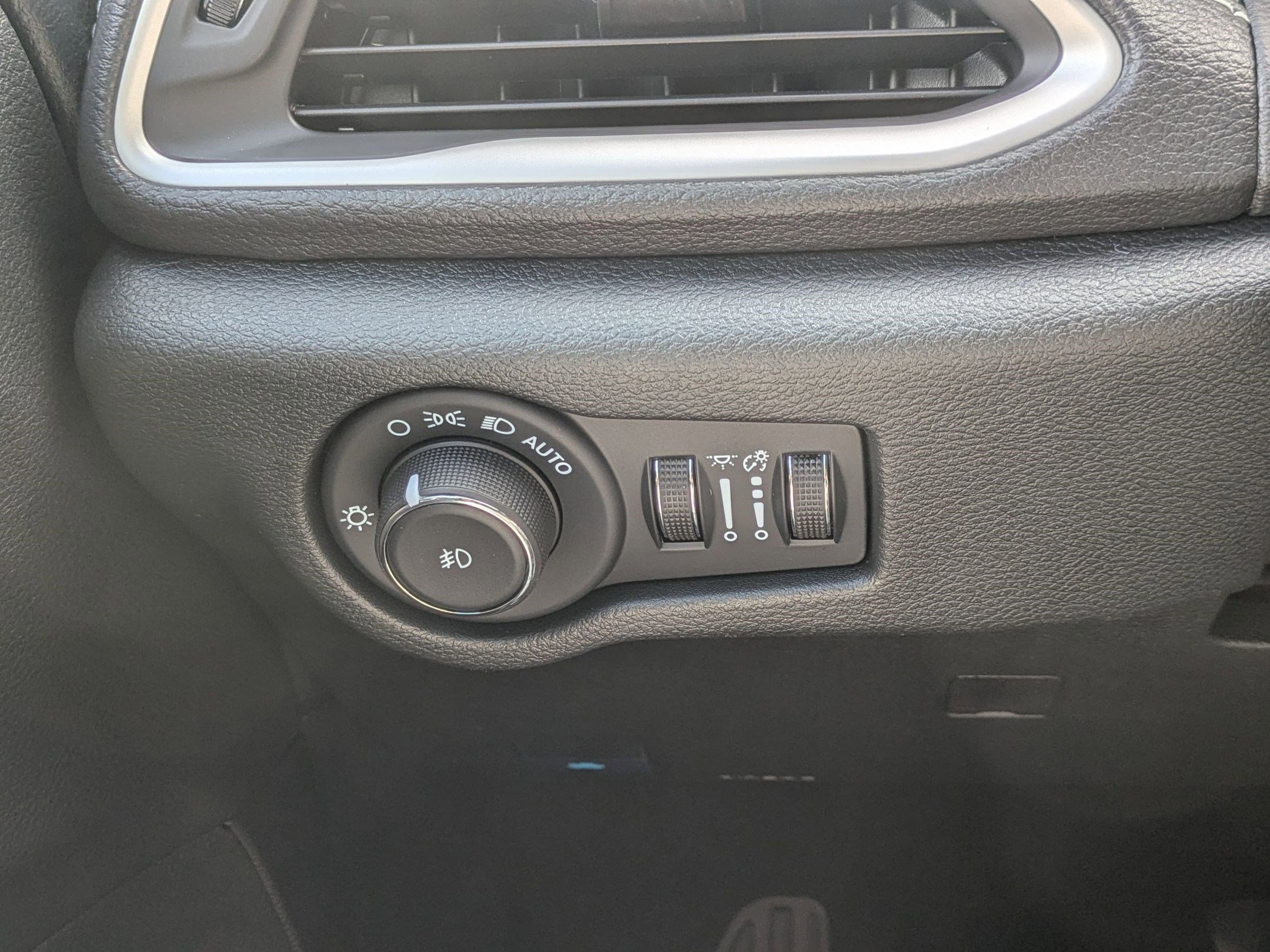 New 2026 Chrysler Pacifica Select image 13