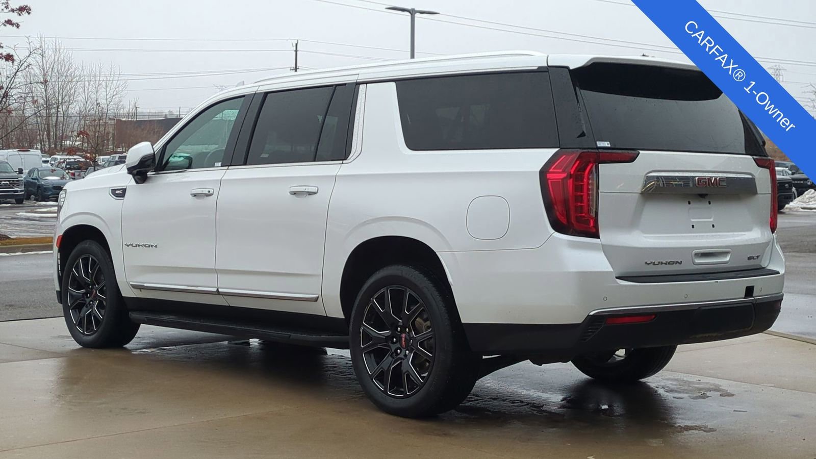 Used 2023 GMC Yukon XL SLT w/ SLT Premium Package image 3