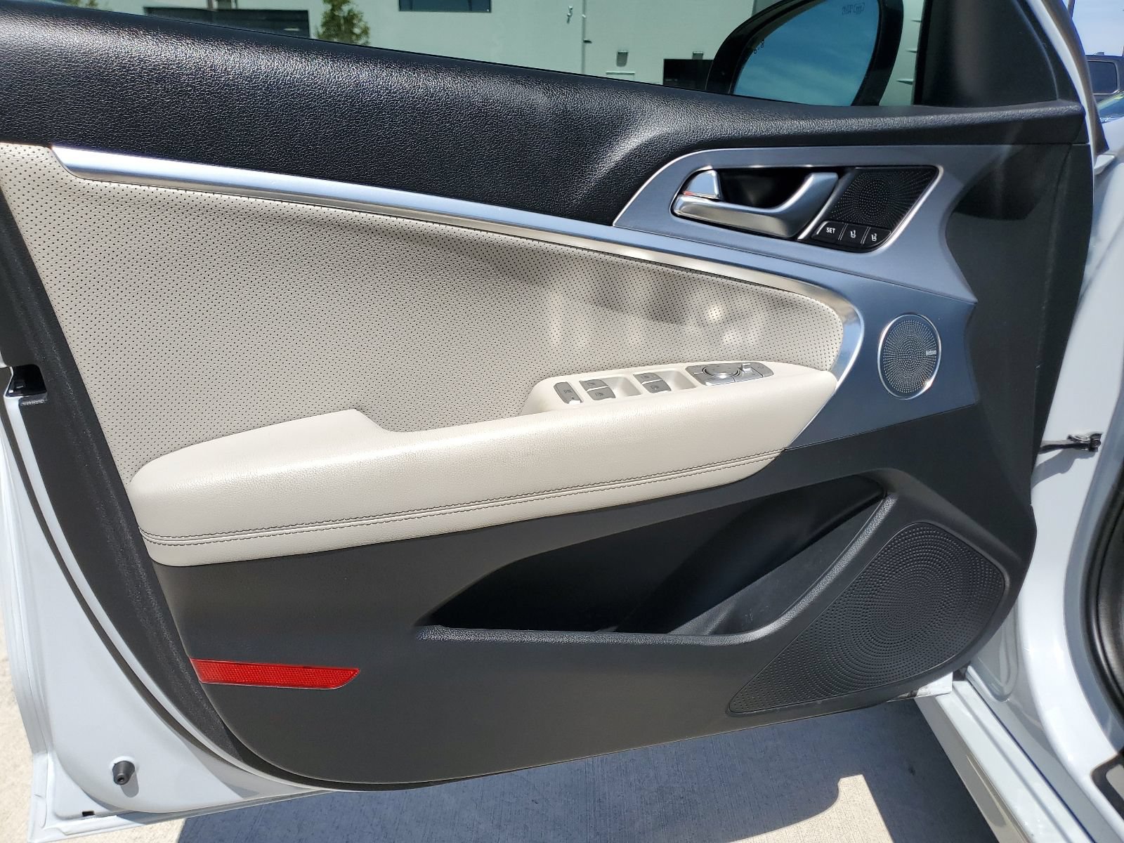 Used 2019 Genesis G70 2.0T Advanced w/ Elite Package RWD image 16