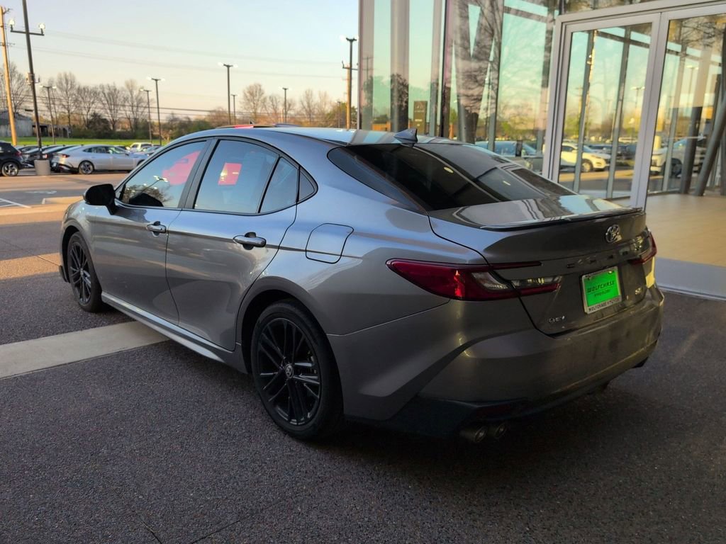 Used 2025 Toyota Camry SE image 3