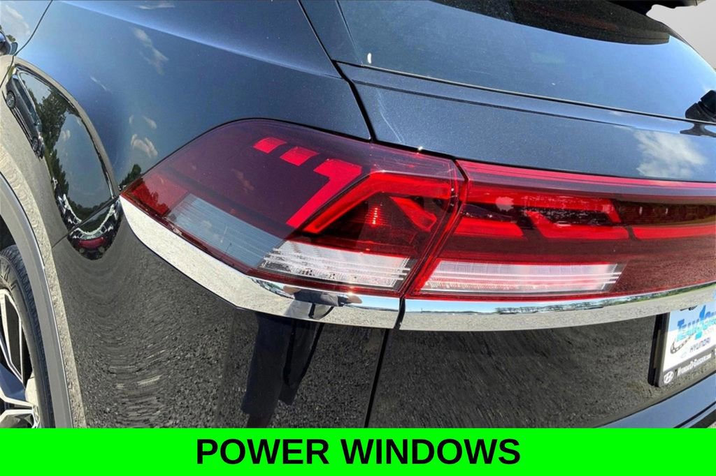 Used 2024 Volkswagen Atlas Cross Sport SEL Premium R-Line image 9