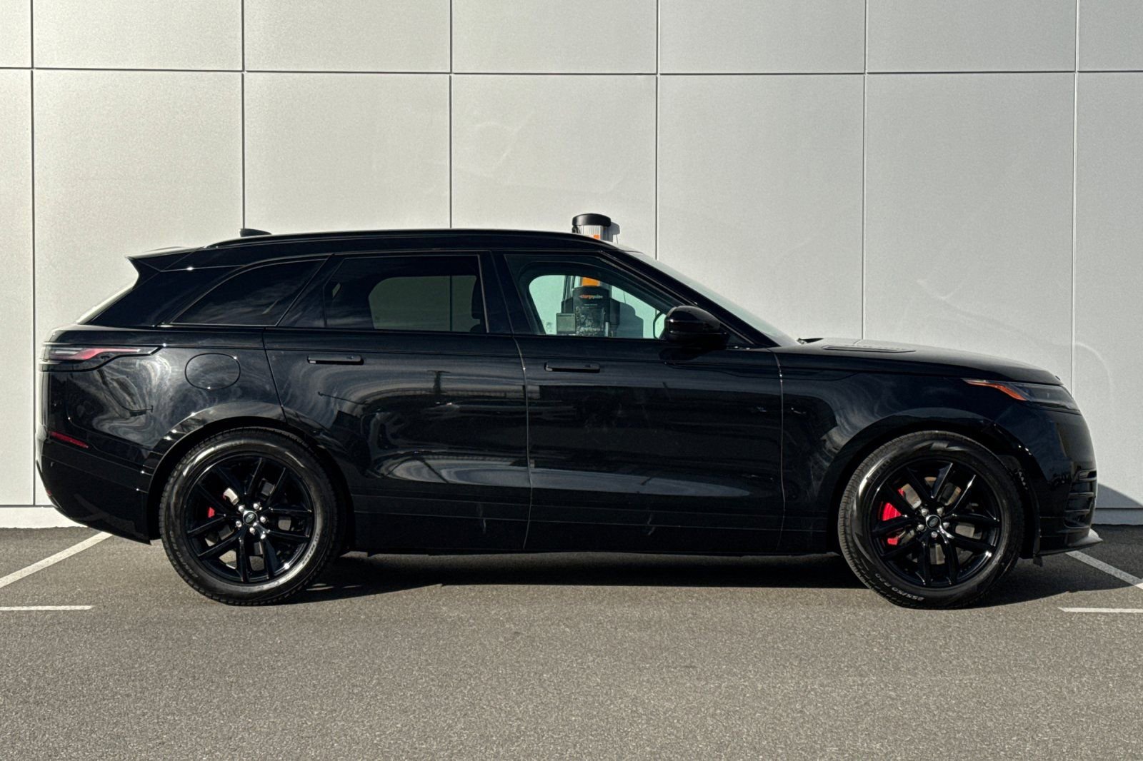 Used 2025 Land Rover Range Rover Velar Dynamic SE image 6