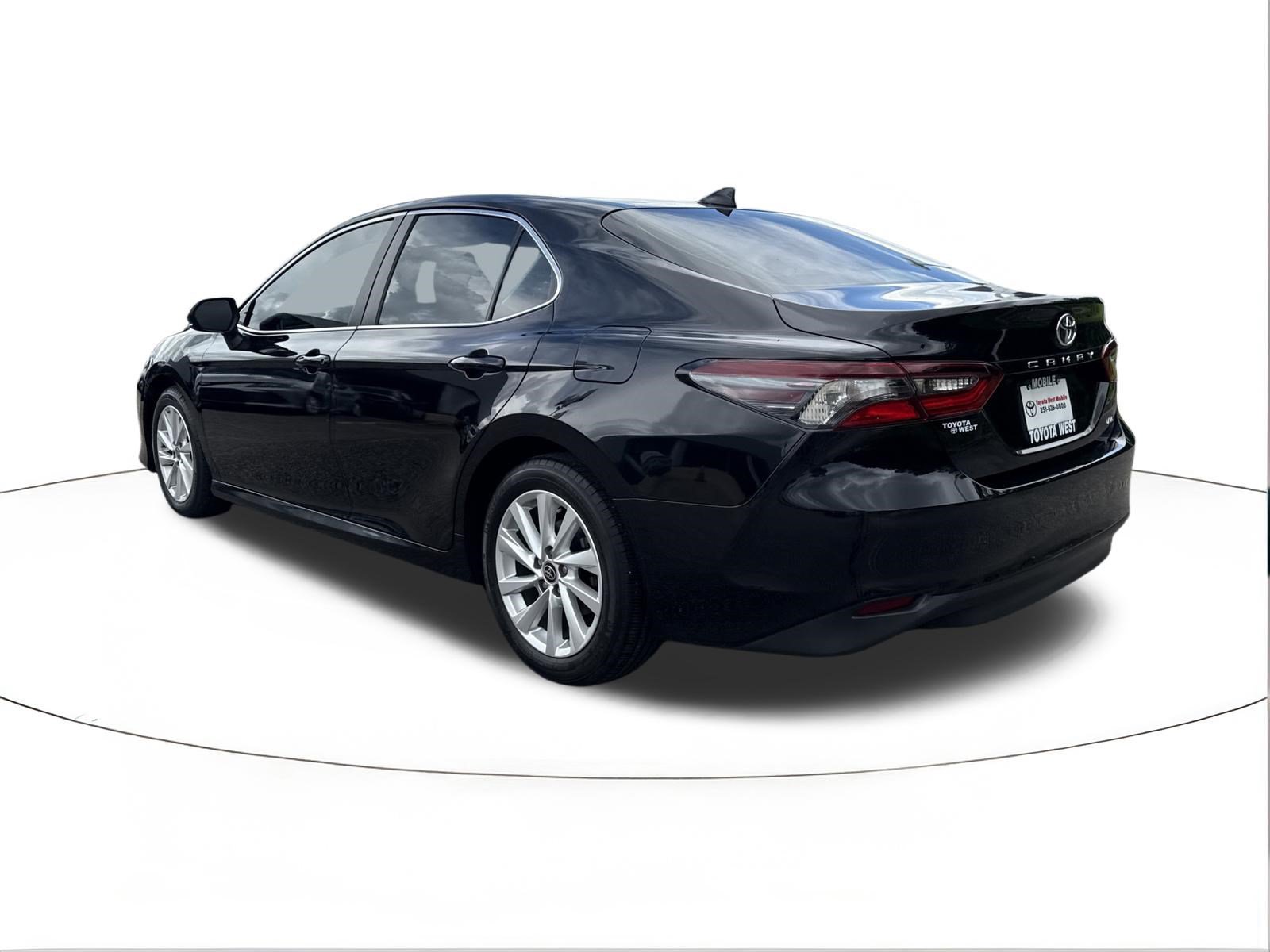 Used 2023 Toyota Camry LE FWD image 5