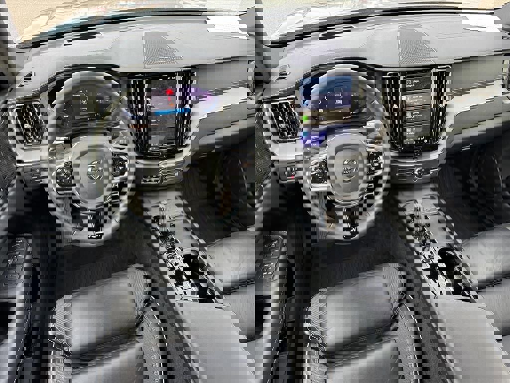 Used 2022 Volvo XC60 T8 R-Design w/ Advanced Package image 11