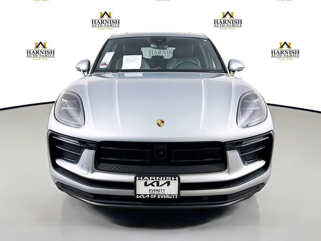 Used 2024 Porsche Macan image 2
