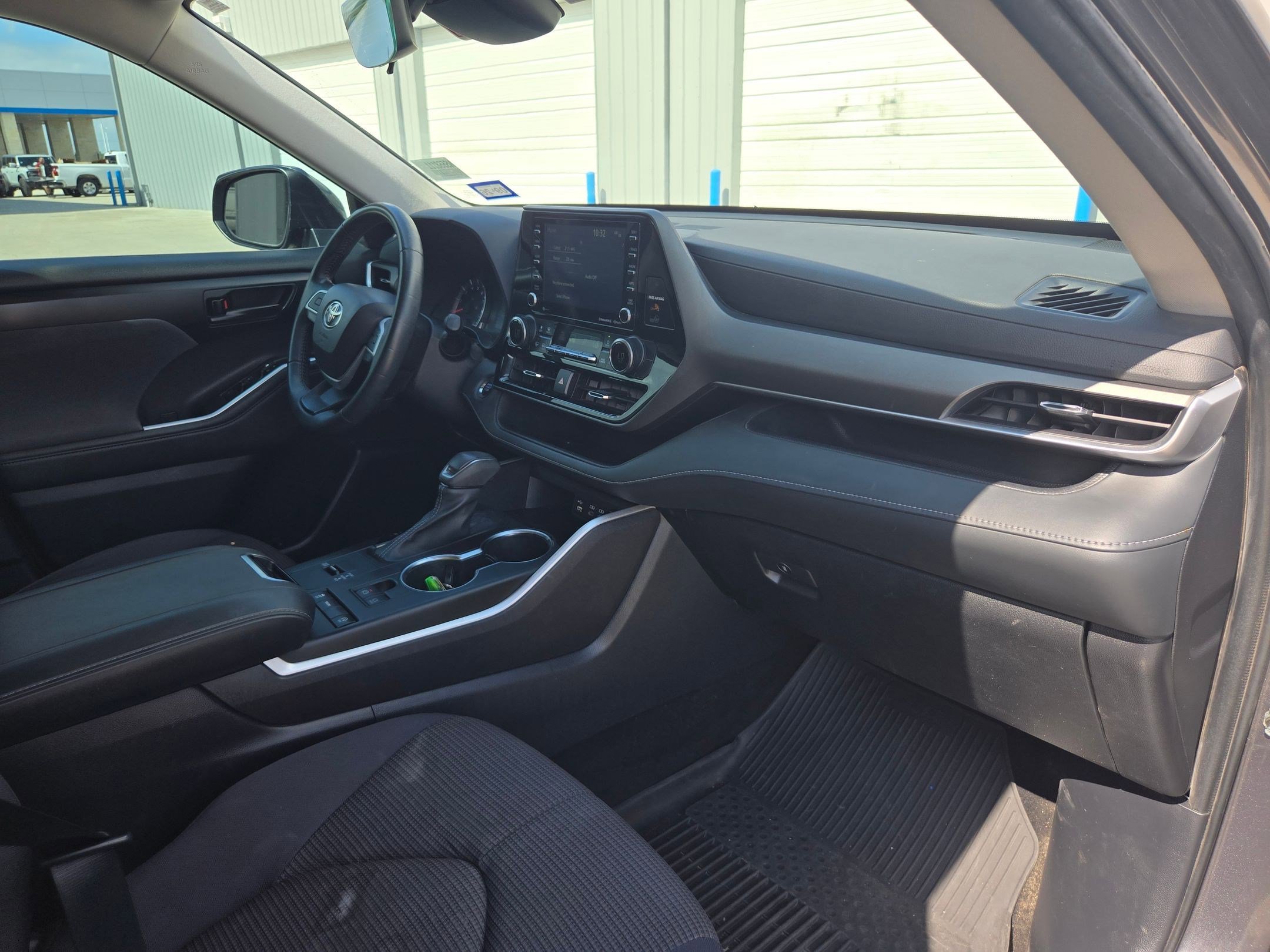 Used 2022 Toyota Highlander LE FWD image 26