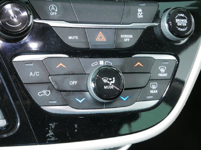 Used 2022 Chrysler Voyager LX FWD image 29