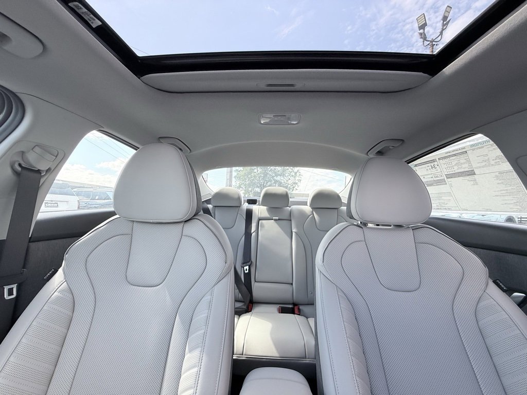 New 2025 Hyundai Elantra Limited image 36