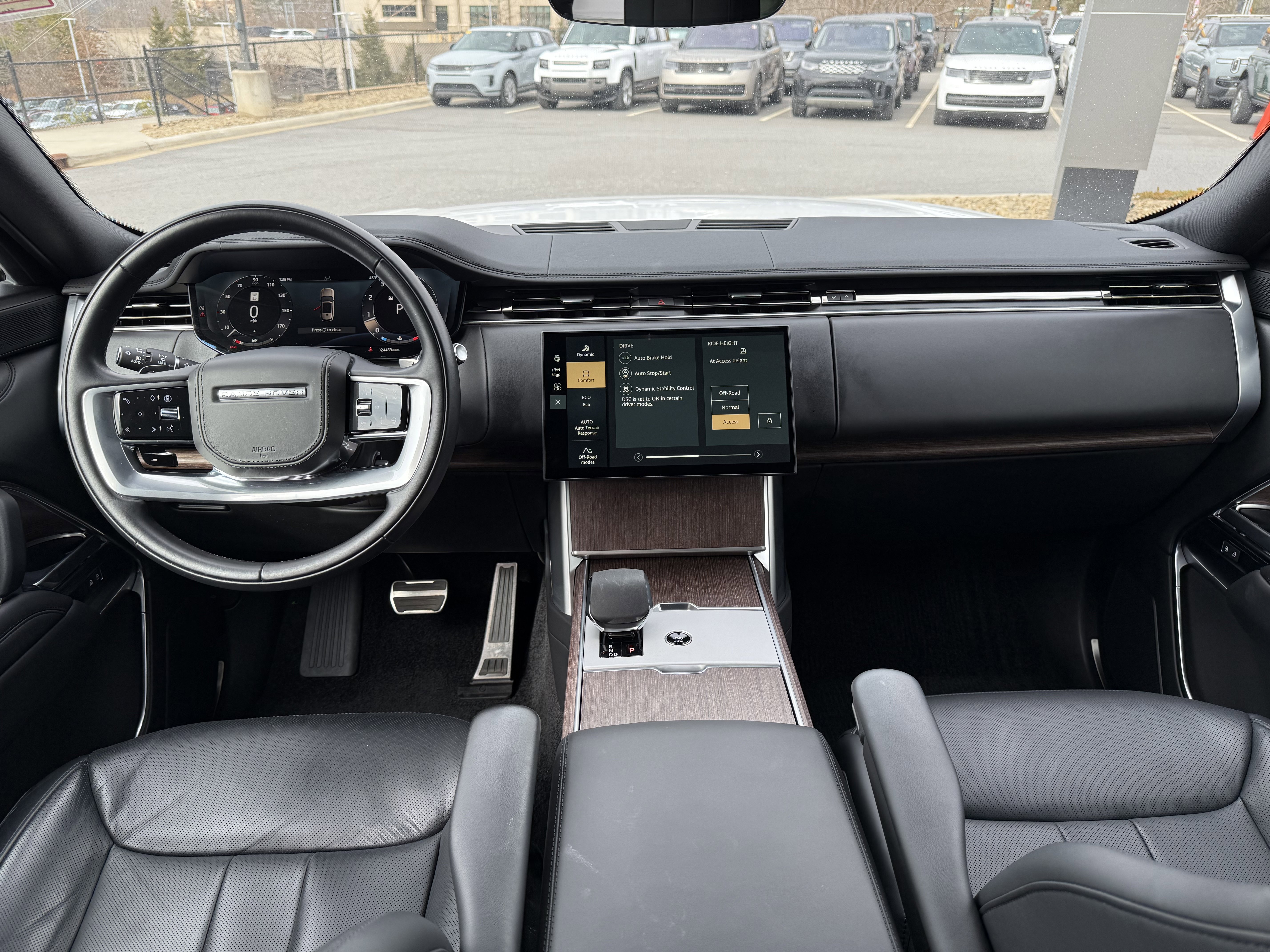Certified 2025 Land Rover Range Rover SE image 18