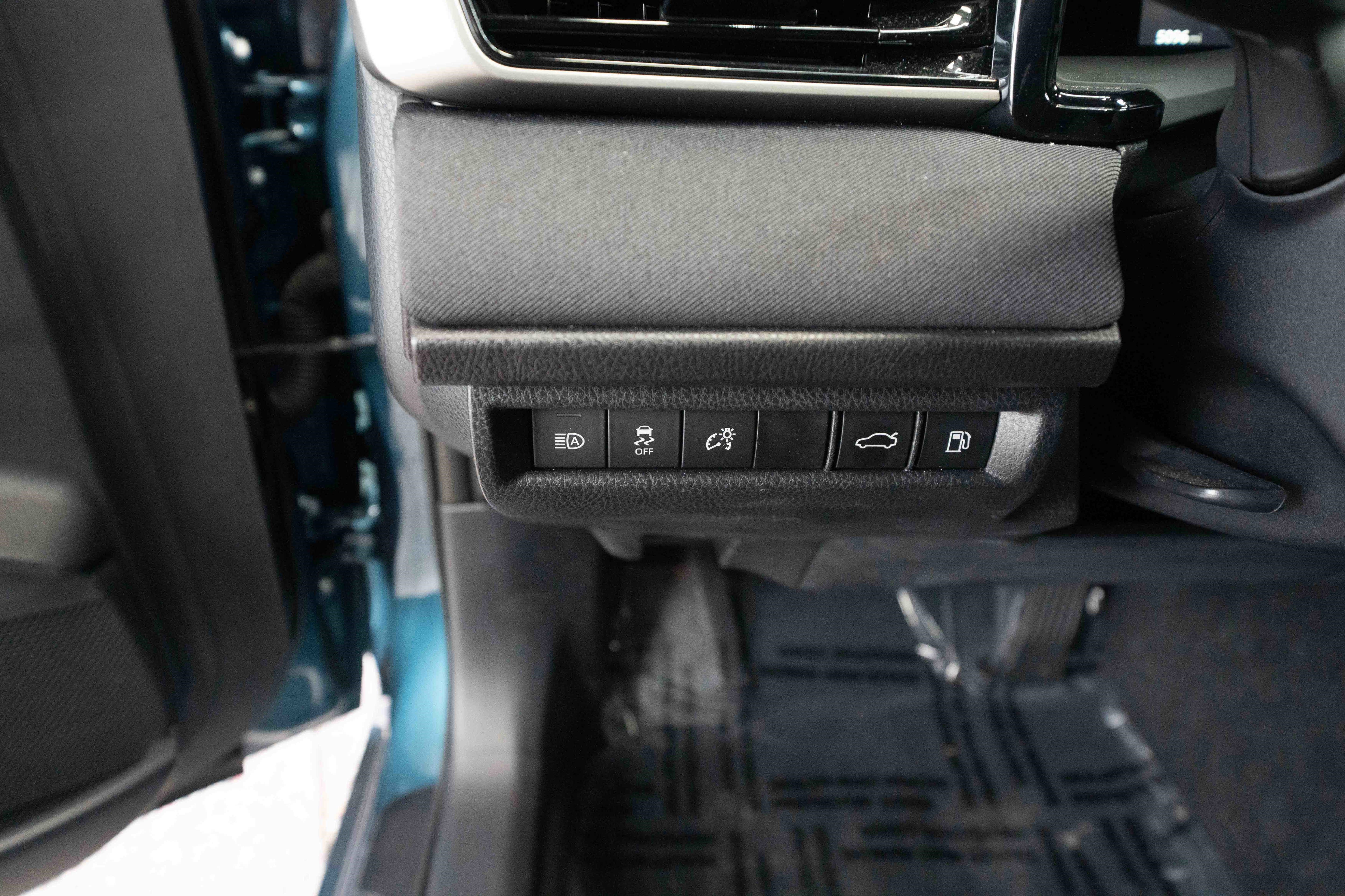 Used 2025 Toyota Camry LE image 11