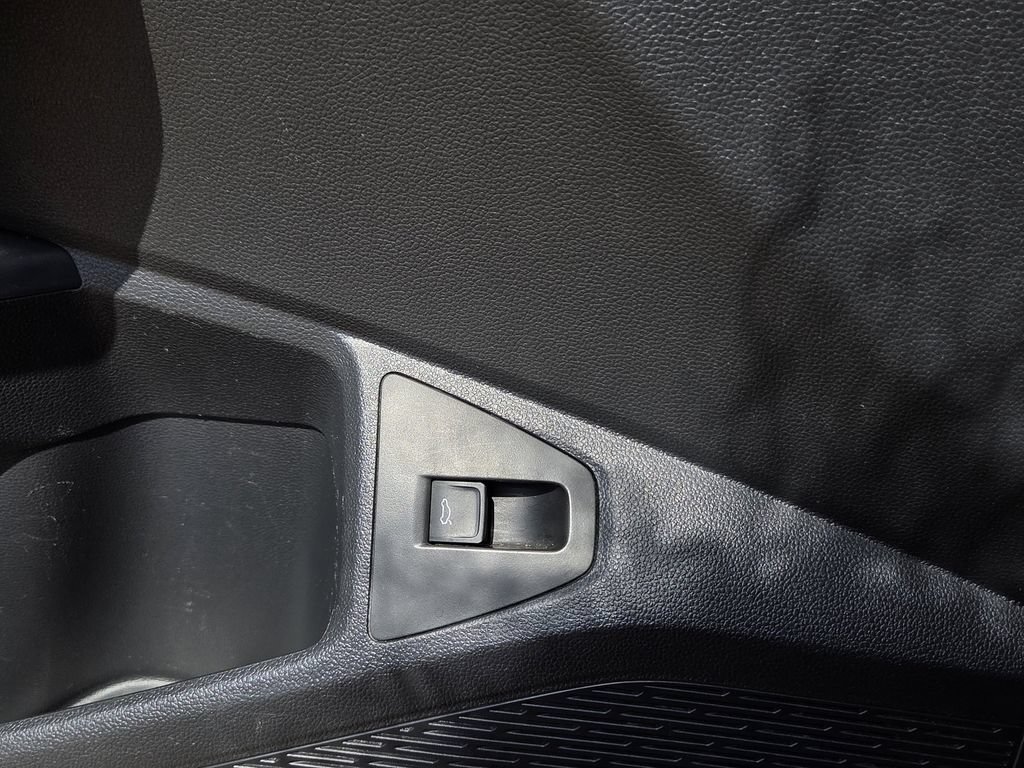 Used 2025 Volkswagen Jetta SE FWD image 22