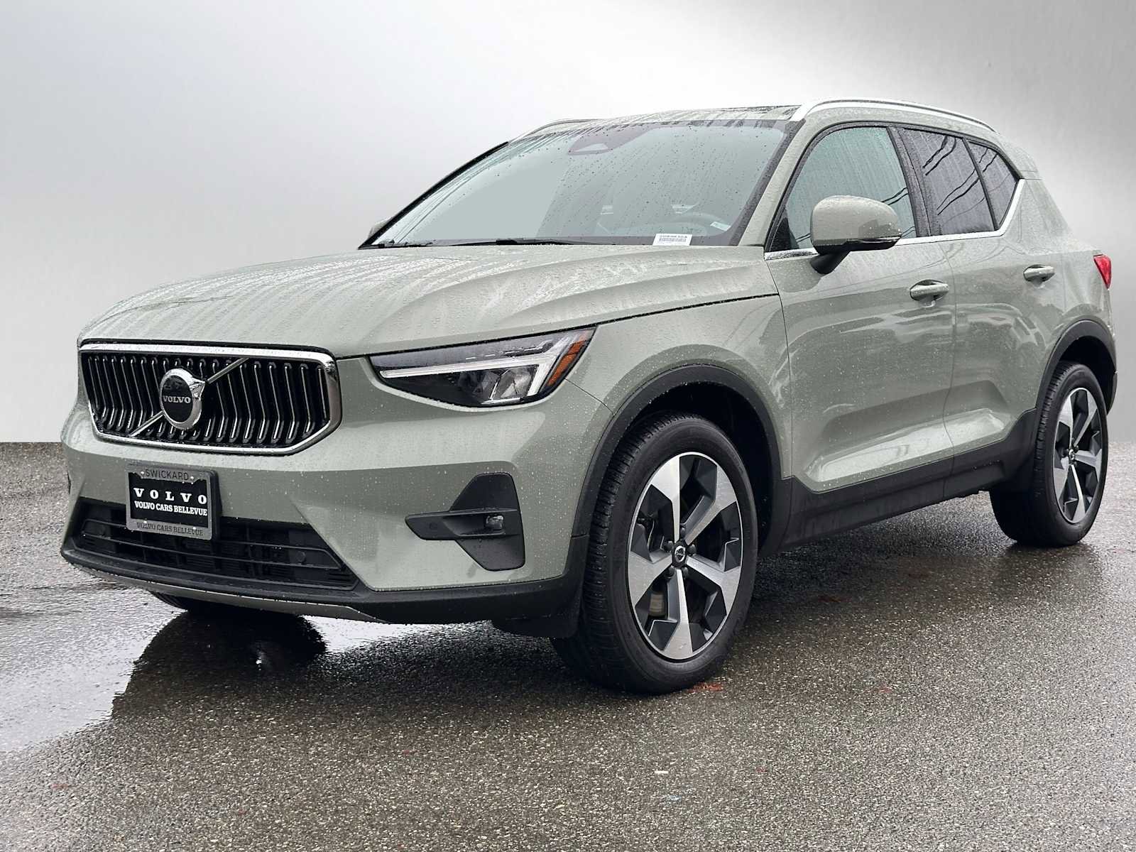 Certified 2023 Volvo XC40 B5 Plus w/ Protection Package Premier image 7
