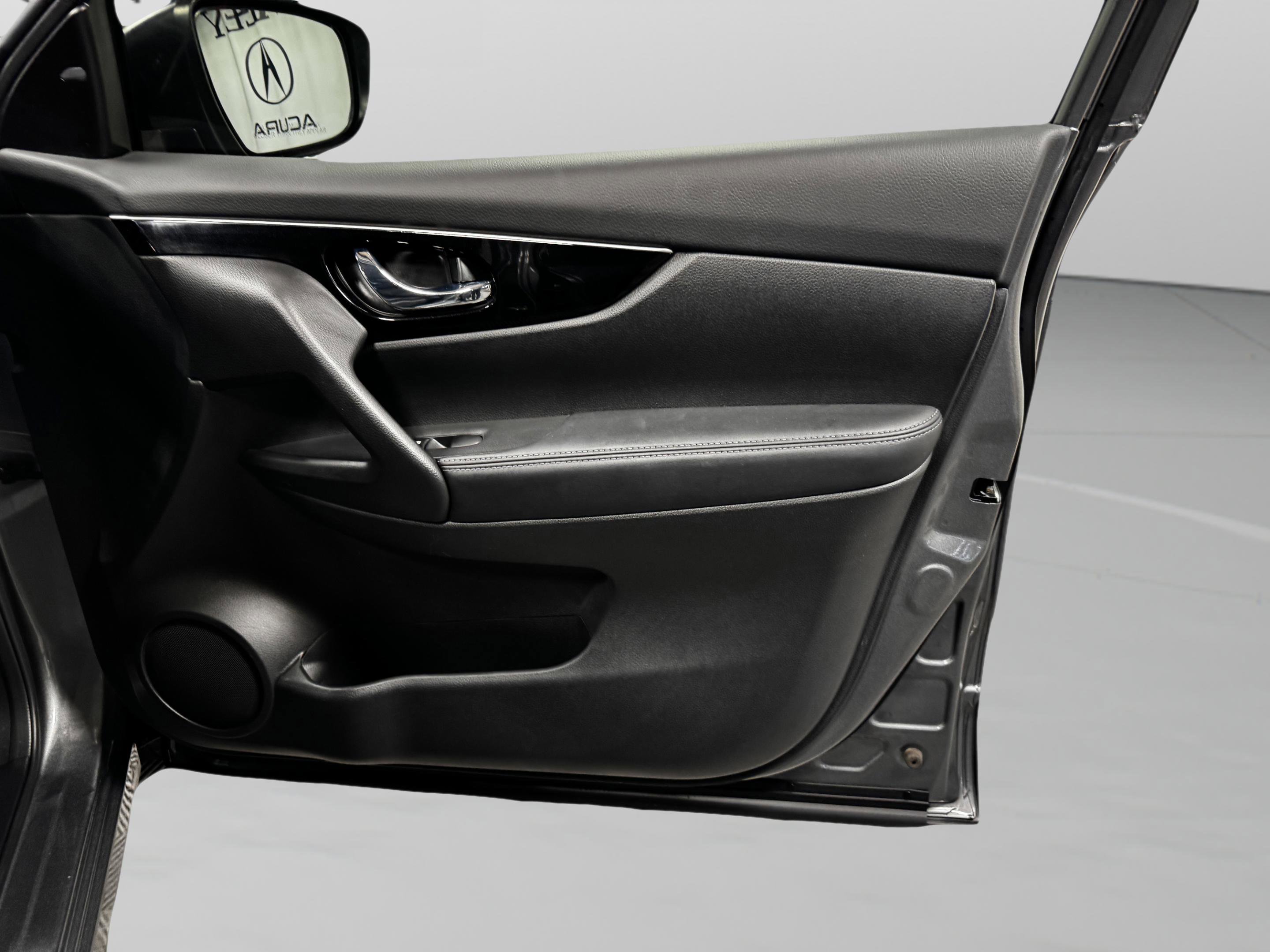 Used 2018 Nissan Rogue Sport SL w/ SL Premium Package image 36