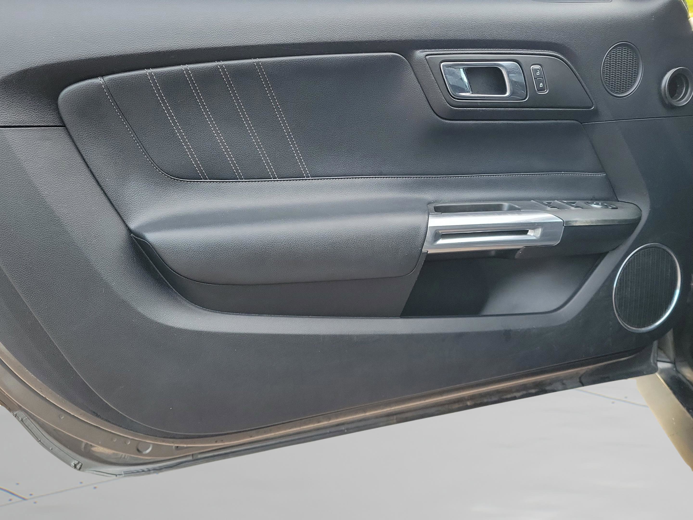 Used 2016 Ford Mustang Premium image 10