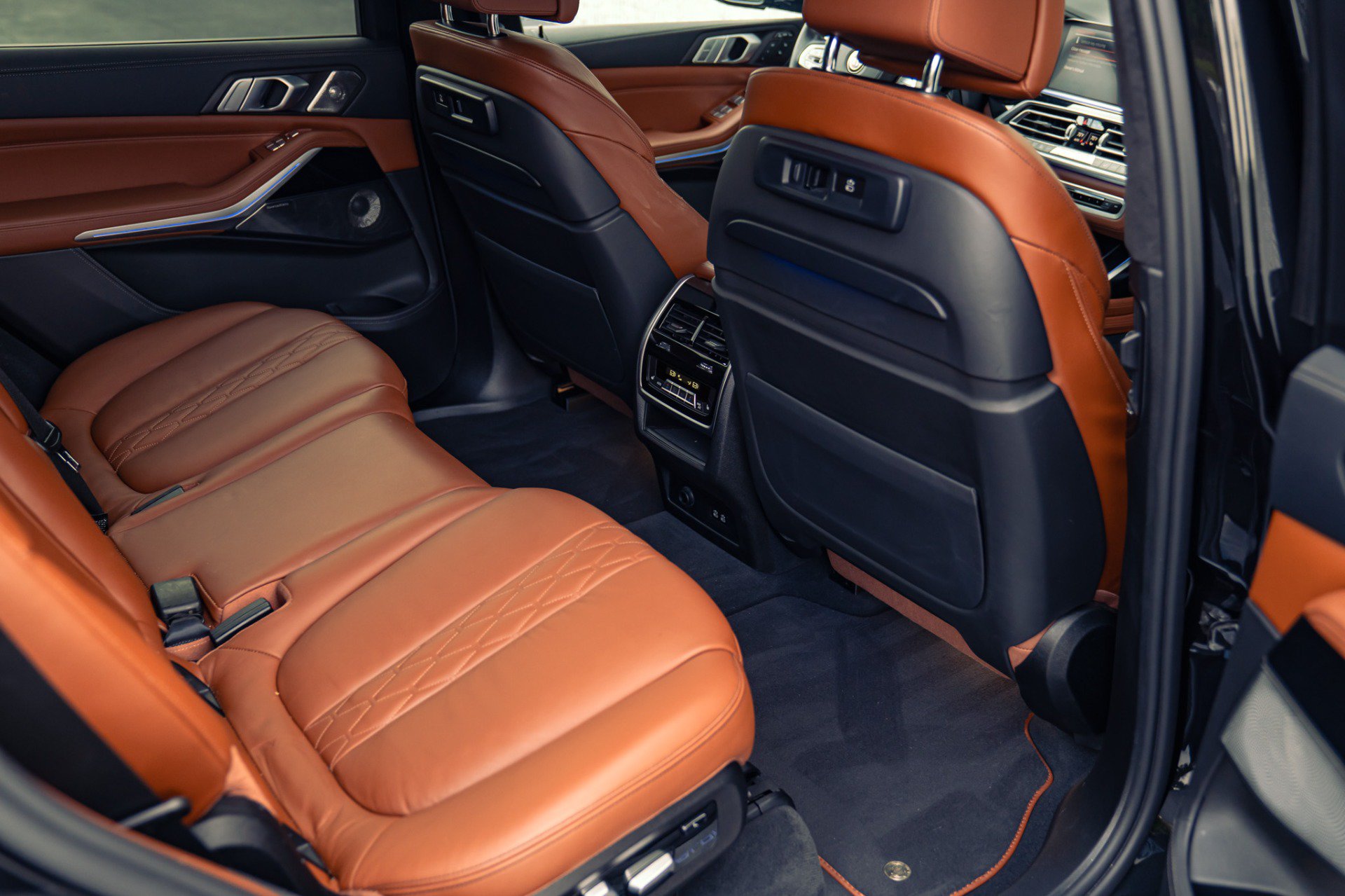 Used 2021 BMW ALPINA XB7 AWD/4WD image 11