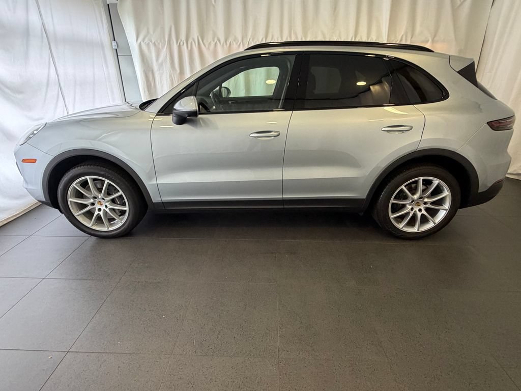Certified 2023 Porsche Cayenne AWD/4WD image 2